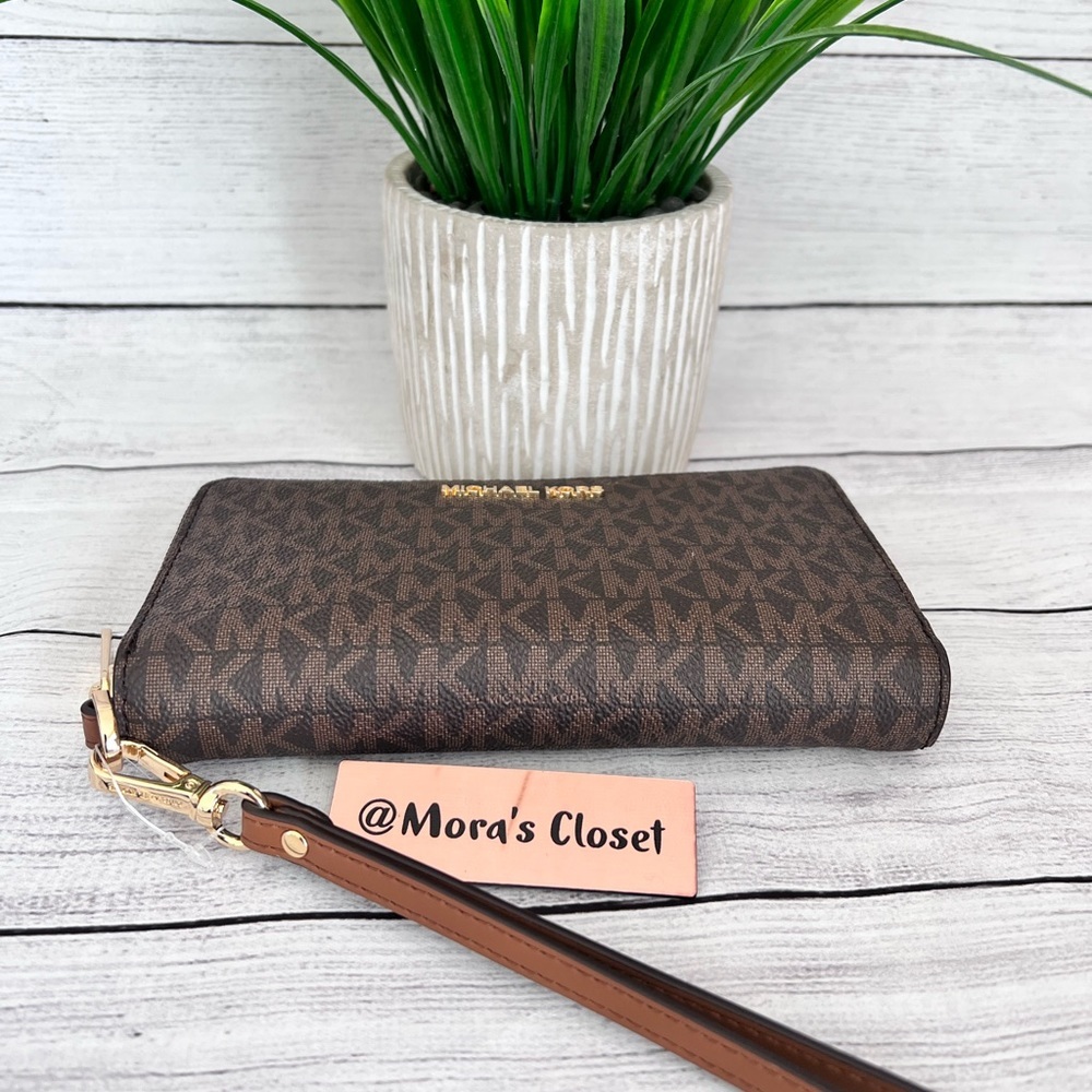 Michael Kors Flat Phone Holder Wallet/Wristlet - Picture 7 of 8